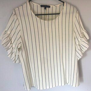 Supply&Demand womens top with ruffles sleeves size L, Ivory